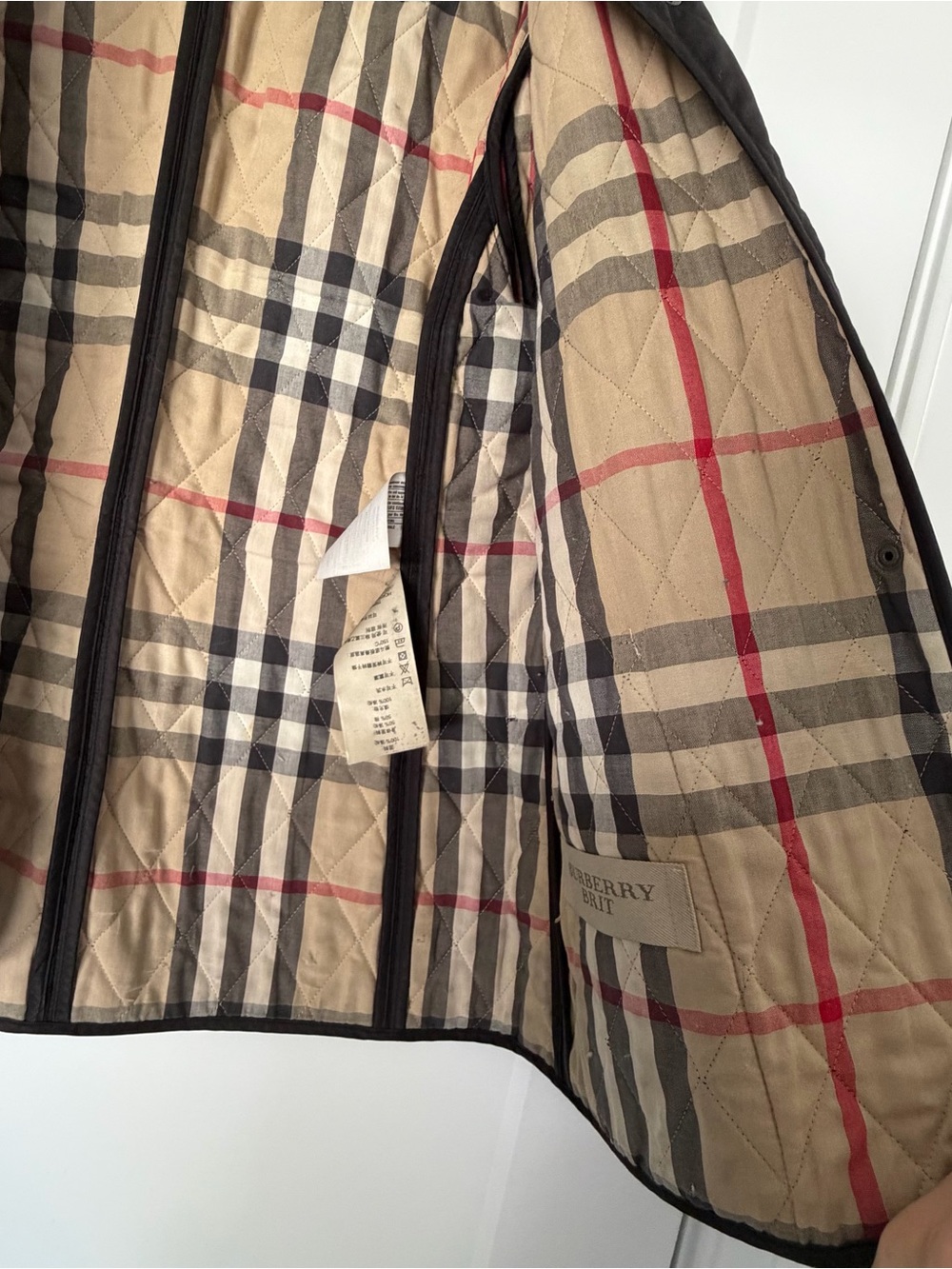 Women’s Burberry Black Quilted Jacket with Signature Check Lining Detail - Picture 4 of 8